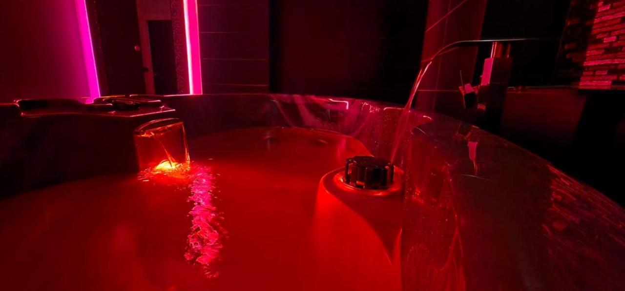 L'Aphrodite Jacuzzi Privatif Saint-Zacharie Extérieur photo